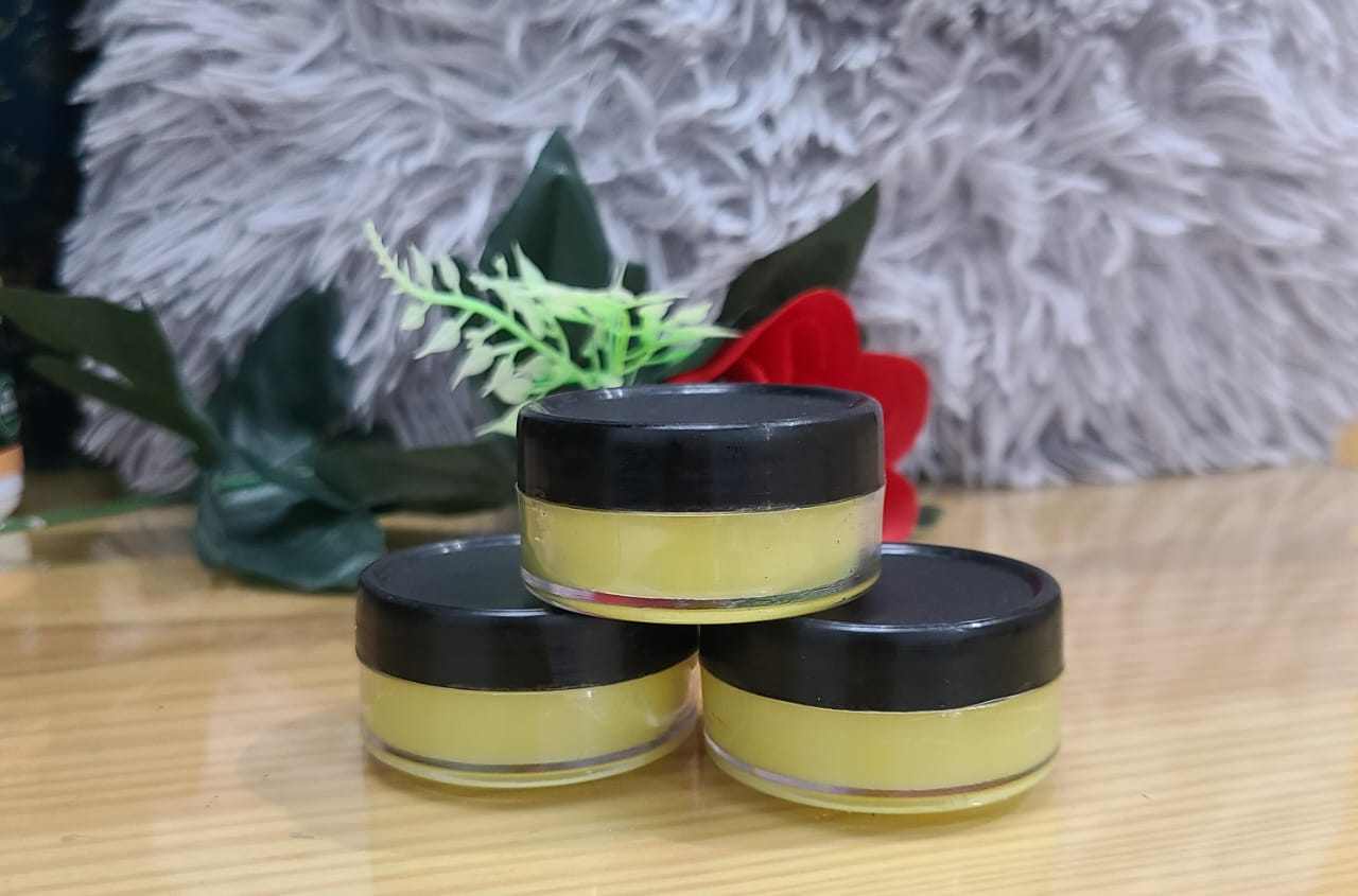 Silk Root Herbal Lip & Fill Balm – Hydrating & Plumping Lip Care